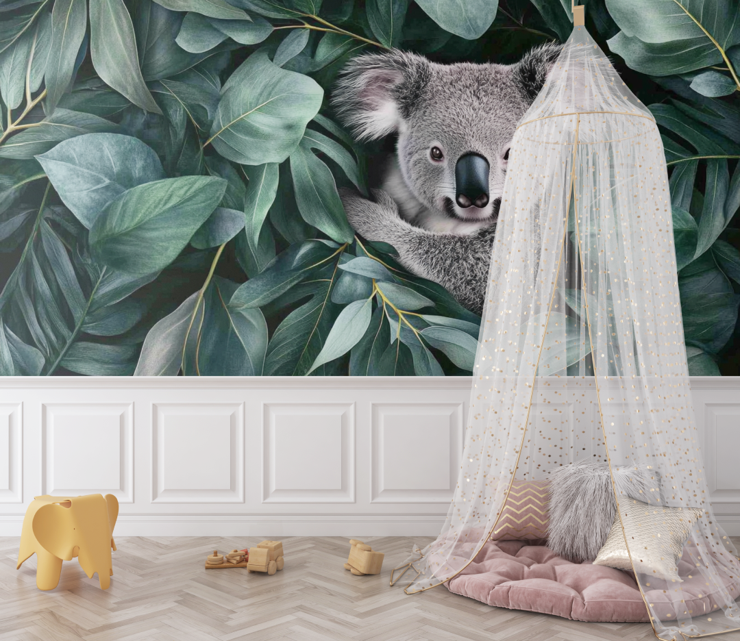 Papier peint koala dans un cocon de feuilles bebe