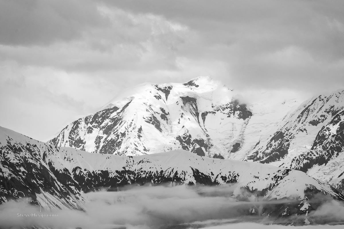 Black and White Wallpaper Mountain