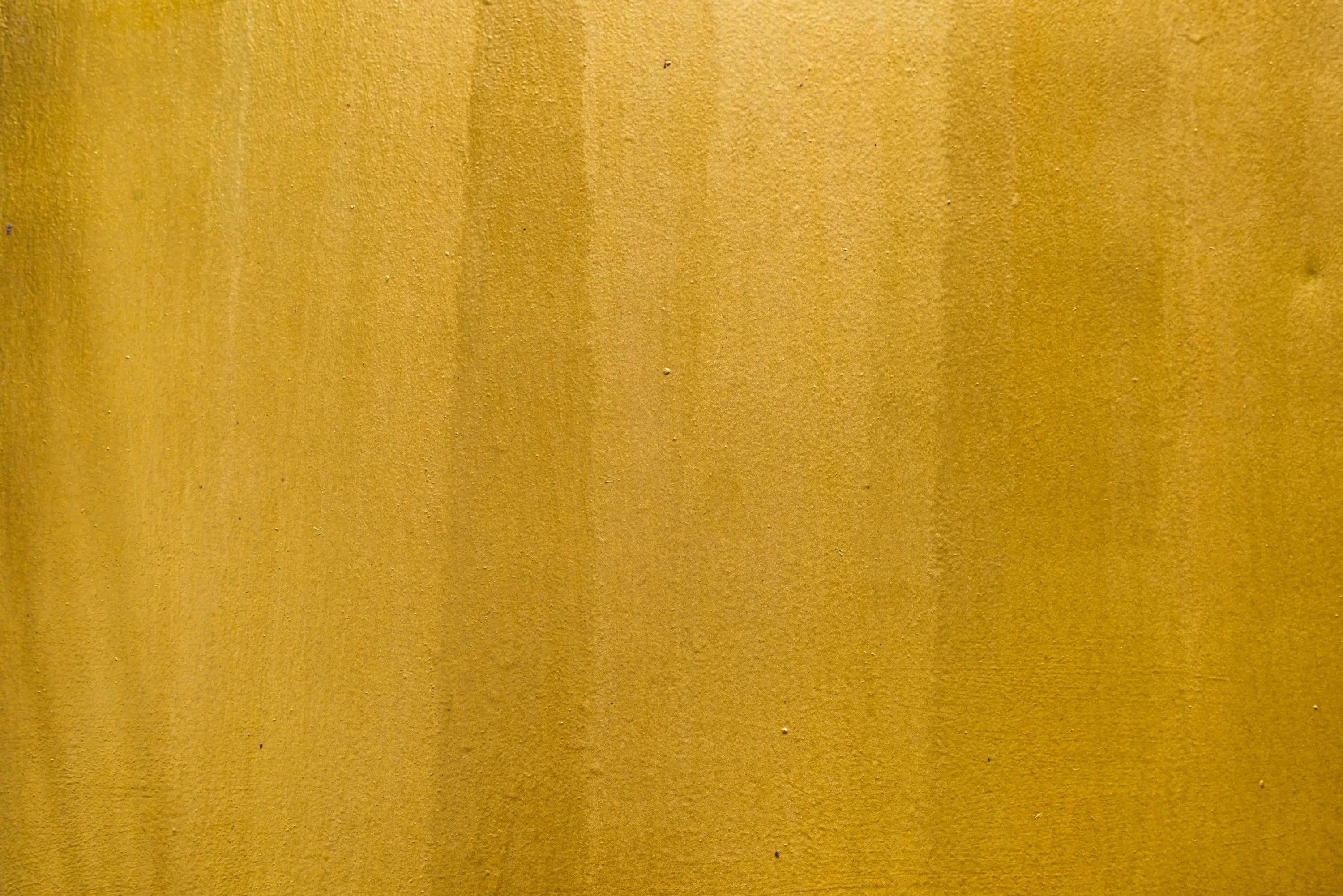 United textured gold wallpaper